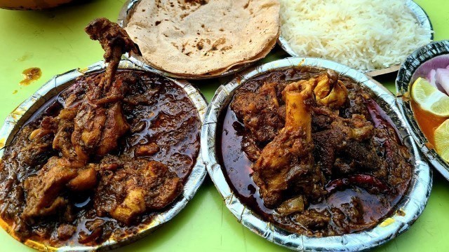 'CHAMPARAN MEAT AUR CHICKEN CURRY. AHUNA/HANDI MEAT & CHICKEN with ROTI & CHAWAL. Indian Street Food'