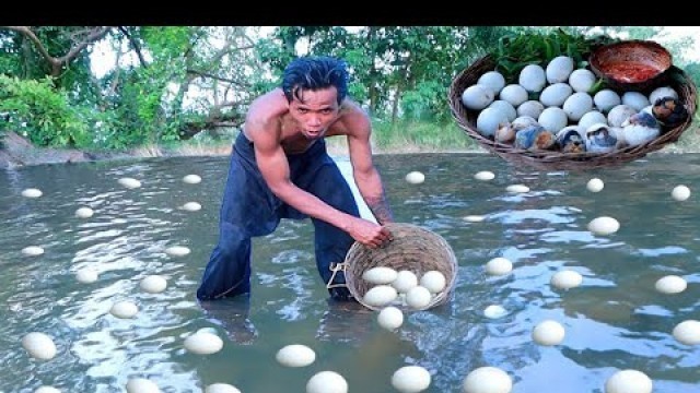 'survival in forest - Man finding baby duck egg & take to cook - Eating delicious'