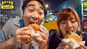 'RAMLY BURGER - Malaysia\'s BELOVED Street Food (Don\'t Watch at Midnight) マレーシアで大人気の国民的ハンバーガーを食べてみた'