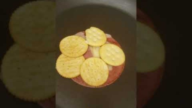 'Cracker-bologna sandwich'