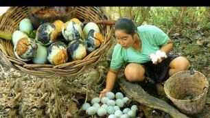 'women Found Baby egg duck  in river  - Recipe Cooking Baby egg duck / Village Cooking'