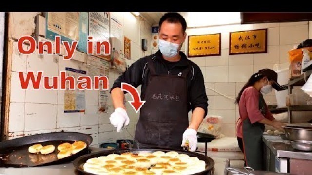 'Deep Chinese Street Food Tour in Wuhan, China 2021! Spicy beef noodle, grilled crawfish and more!'
