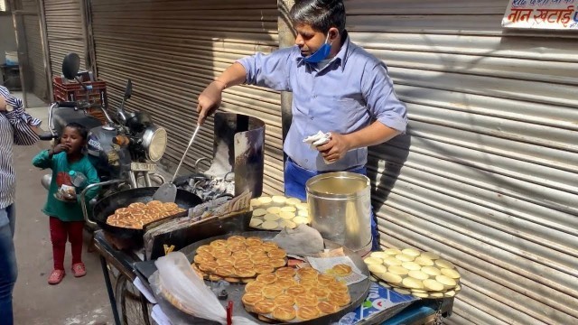 'Indian Style Live Cookies Making On Street | Fresh Nankhatai | Indian Street Food'