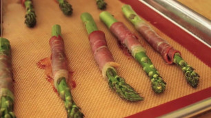 'Food Wishes Recipes - Prosciutto Wrapped Asparagus Recipe - Prosciutto Roasted Asparagus Recipe'