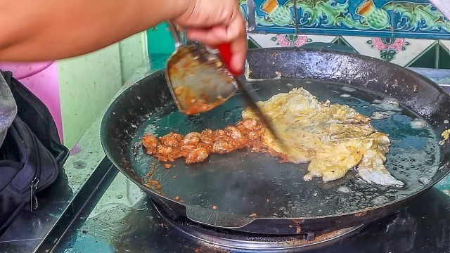 'Spicy Fried Oyster Omelette - Malaysia Street Food'