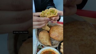 'Best aloo samose in town || Samosa ||Street food || Indian foodie || Lajpat Nagar  #shorts #samose'