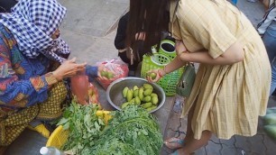 'Seafood And Fresh Food In Market - Daily Fresh Foods And People Activities- Khmer Food On Street'