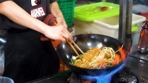 'Chinese Street Food - fried noodles, food stall stir-fry, mirror cakes'