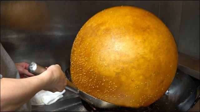 'Giant Dumpling Ball - Chinese Street Food - Japan 空心大麻球 巨大ごま団子'