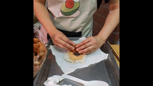 'Chinese Street Food in Chongqing, China- Incredible Sticky Rice Ball #Shorts'