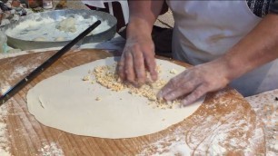 'istanbul street food | peynirli gözleme - turkish white cheese with flatbread | turkey street food'