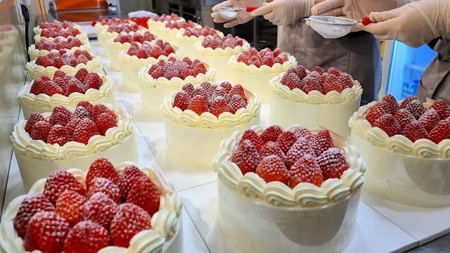'크리스마스에 1500개씩 팔린 케이크! 성수동으로 딸기 케이크 먹으러 오세요! / Amazing trendy strawberry cake - Korean food'